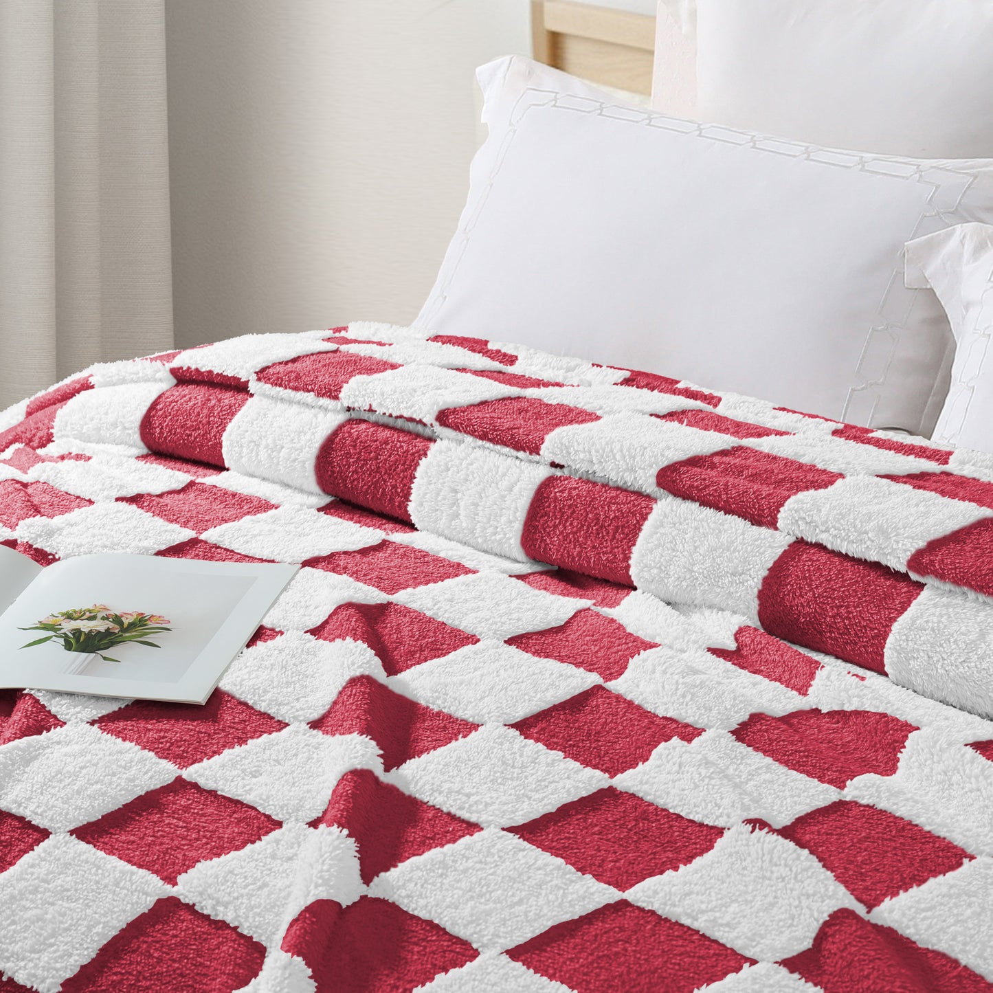 Exclusivo Mezcla Checkered Throw Blanket, Super Soft and Warm Fluffy Fleece Blanket for Couch, Sofa, Bed, Cute Plaid Pattern, Red, 50" x 60"