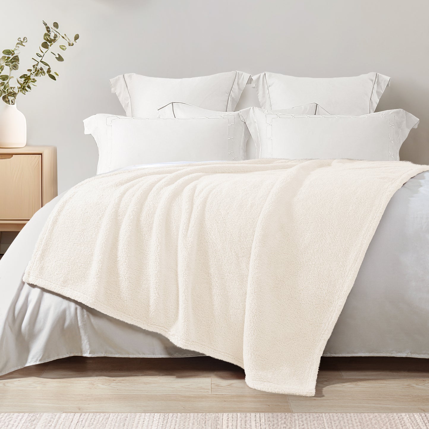 Exclusivo Mezcla Soft Fleece Throw Blanket for Couch, Super Soft Velvet Plush Bed Blanket, Fuzzy Cozy Blankets for All Seasons, 50x60 Inches, Ivory Blanket