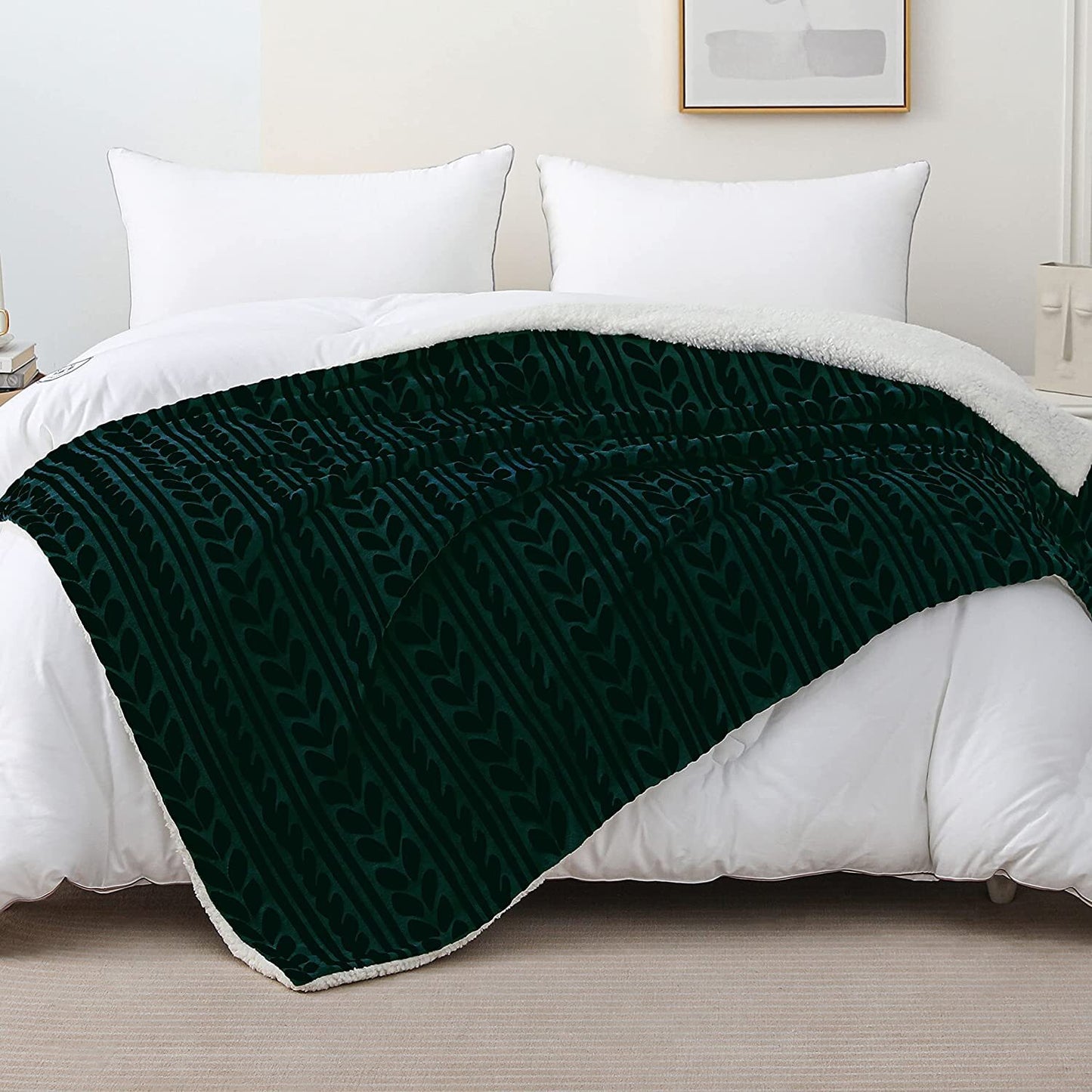 Exclusivo Mezcla 50"x70" Sherpa Fleece Throw Blanket, Reversible Velvet Plush Blankets and Soft Throws for Couch, Sofa, Bed, Super Cozy Thick and Warm, Forest Green