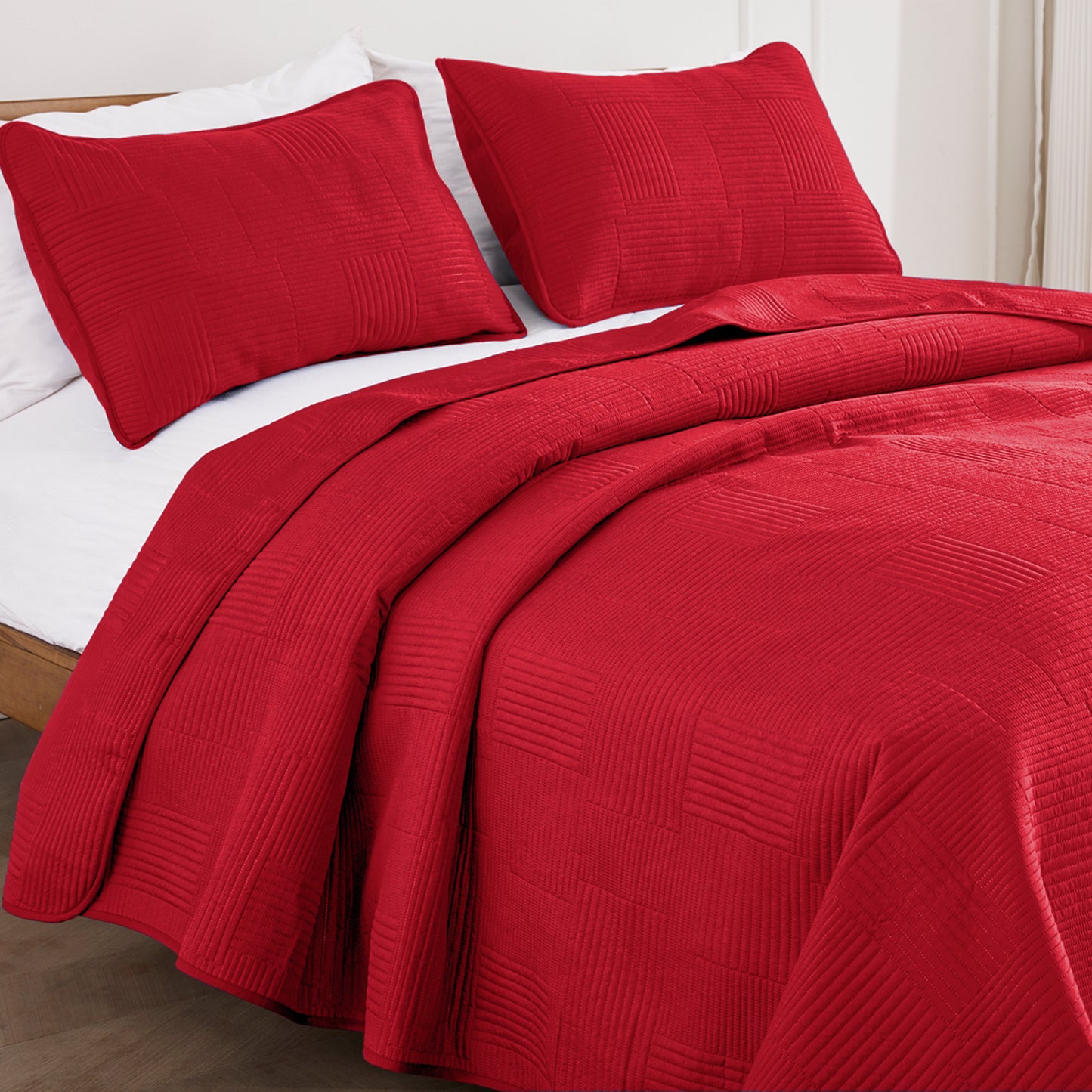 Exclusivo Mezcla King Quilt Set, Soft and Lightweight Bedspreads Coverlet with Striped Pattern, Bedding Sets with 2 Pillow Shams, Reversible Bed Cover for All Seasons, 96x104 Inches,Red Grid