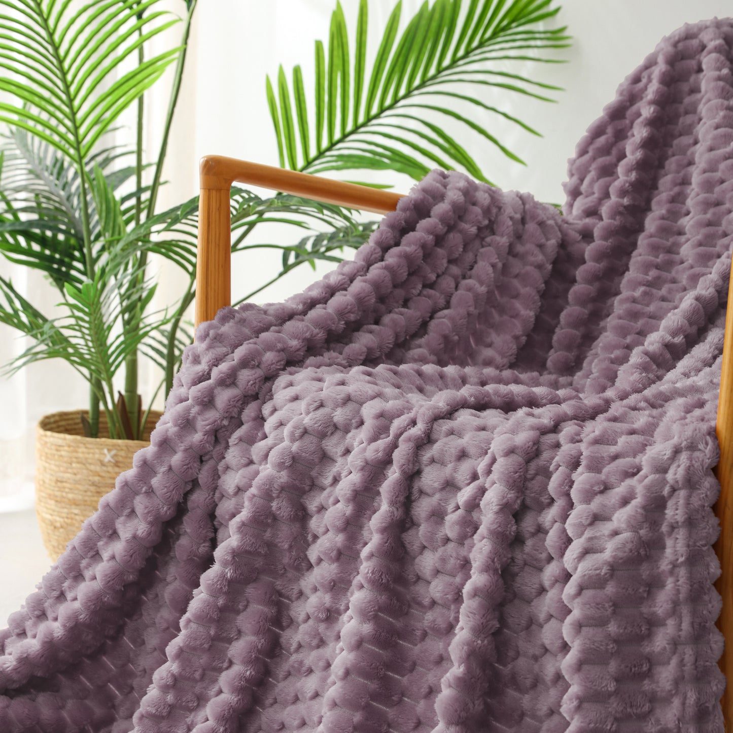 Exclusivo Mezcla King Size Soft Fleece Blanket, 90x104 Inches 3D Clouds Stylish Jacquard Velvet Blanket for Bed, Cozy Soft Lightweight for All Season, Grayish Purple Blanket