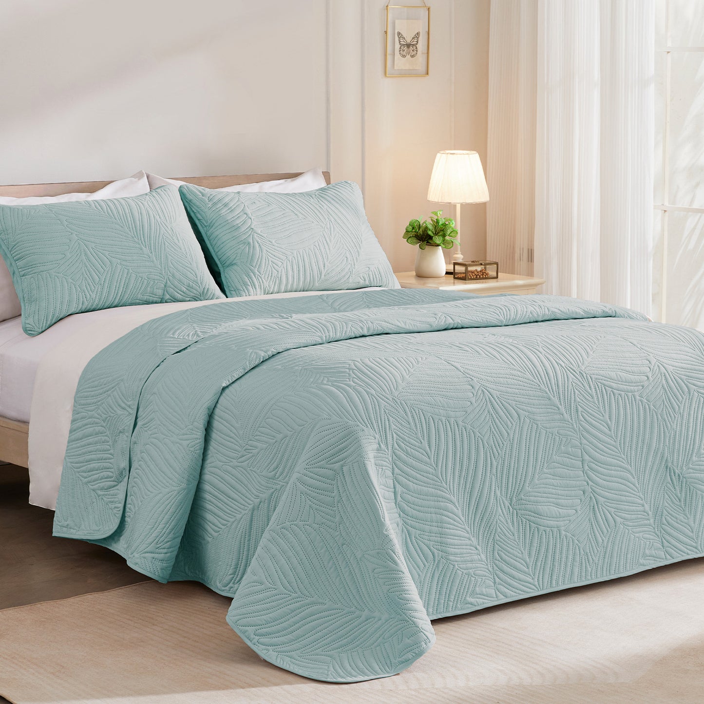 Exclusivo Mezcla California King Quilt Set Aqua Blue, Lightweight Bedspread Leaf Pattern Bed Cover Soft Coverlet Bedding Set(1 Quilt, 2 Pillow Shams)
