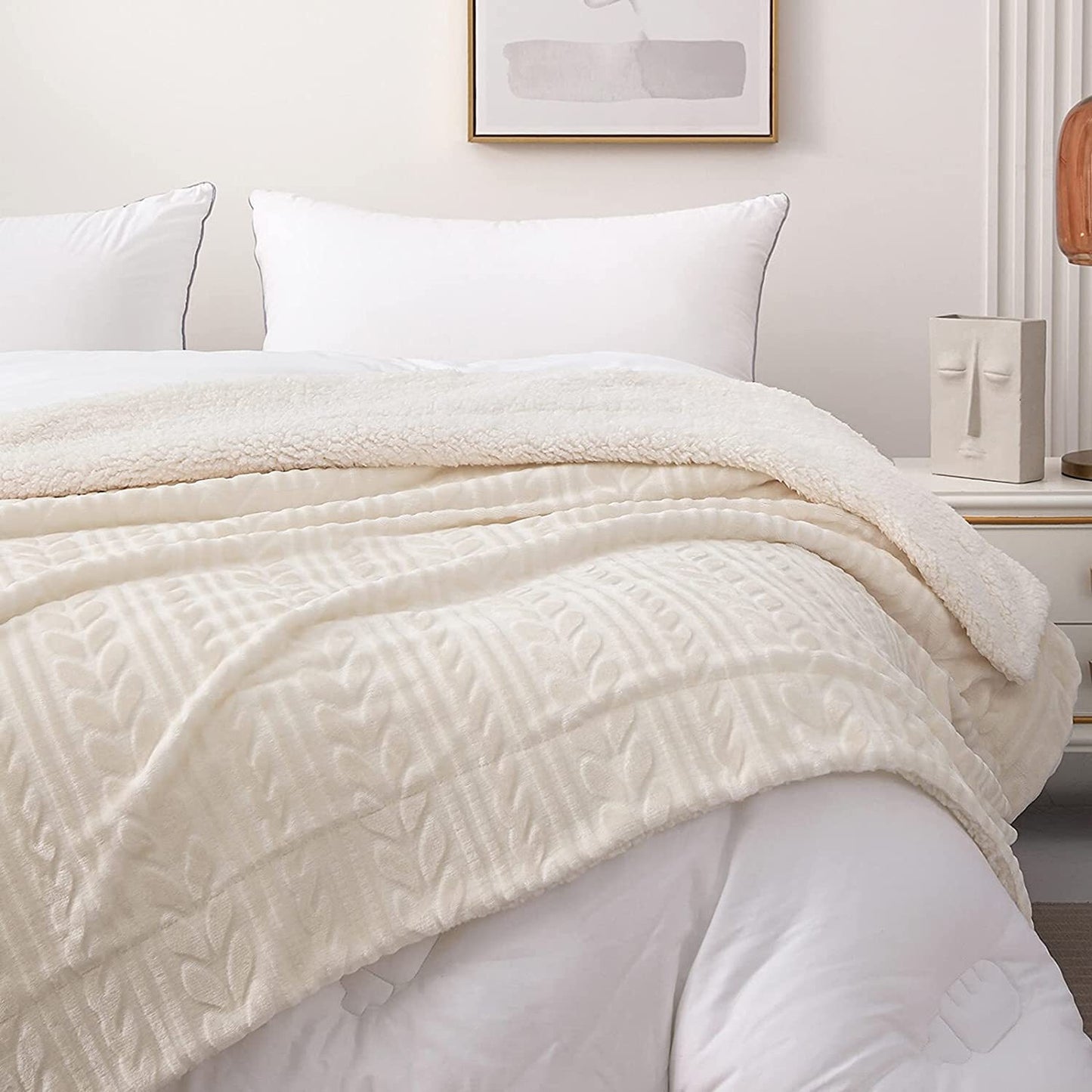 Exclusivo Mezcla 50"x70" Sherpa Fleece Throw Blanket, Reversible Velvet Plush Blankets and Soft Throws for Couch, Sofa, Bed, Super Cozy Thick and Warm, Ivory