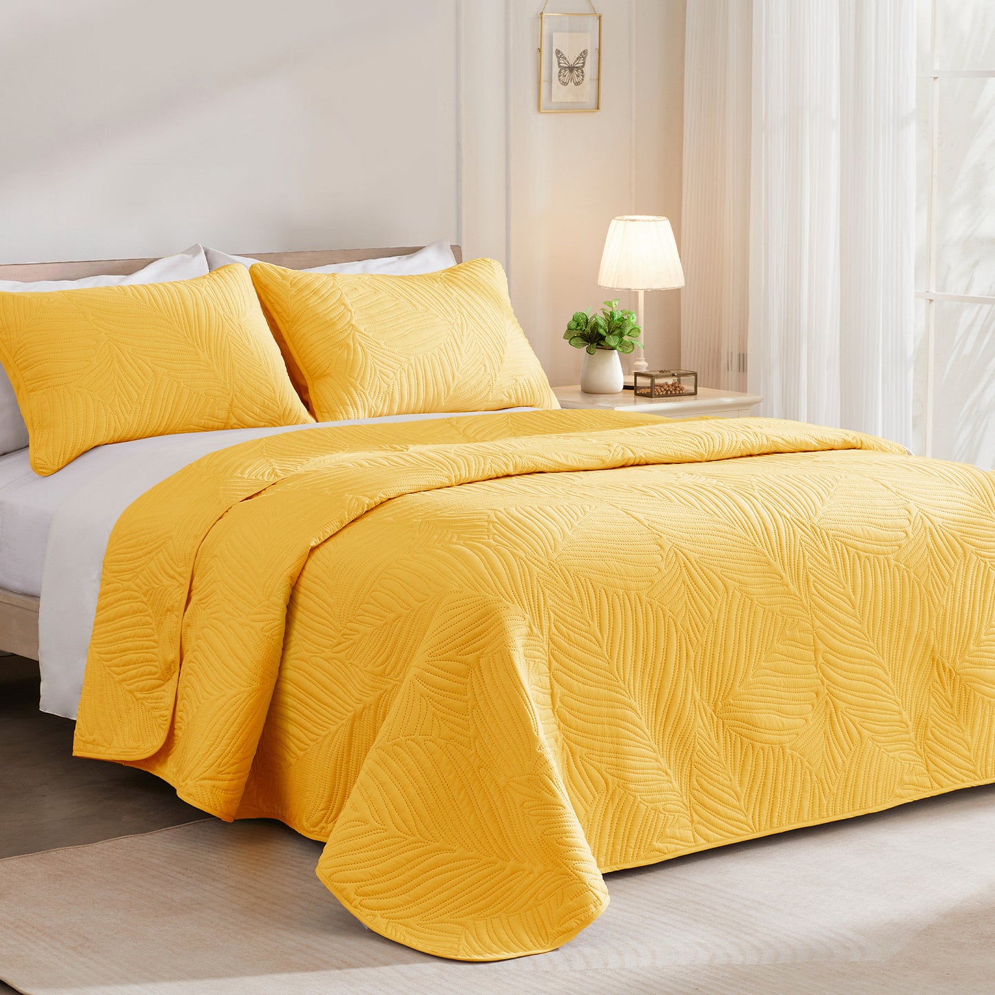 Exclusivo Mezcla California King Quilt Set Yellow, Lightweight Bedspread Leaf Pattern Bed Cover Soft Coverlet Bedding Set(1 Quilt, 2 Pillow Shams)