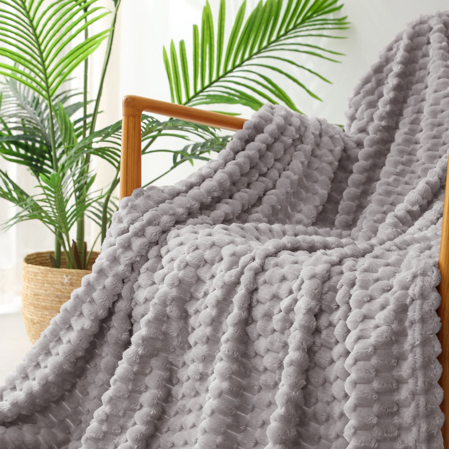 Exclusivo Mezcla Extra Large Soft Fleece Throw Blanket, 50x70 Inches 3D Clouds Stylish Jacquard Throw Blanket for Couch, Cozy Soft Lightweight for All Season, Light Grey Blanket