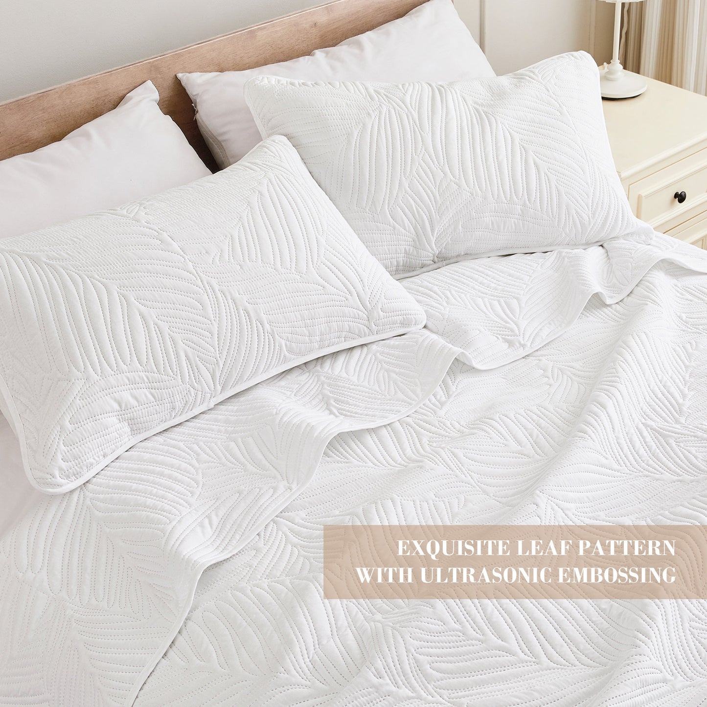 Exclusivo Mezcla Ultrasonic California King Quilt Set White, 3 Pieces Lightweight Bedspread Leaf Pattern Bed Cover Soft Coverlet Bedding Set