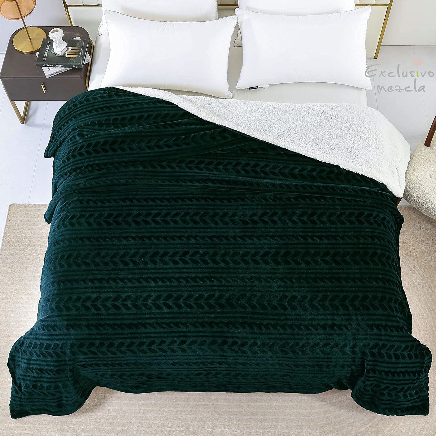 Exclusivo Mezcla Queen Size Sherpa Fleece Bed Blanket, Ultra Soft and Warm Reversible Velvet Blankets for Bed Couch Sofa 90x90 inches, Forest Green