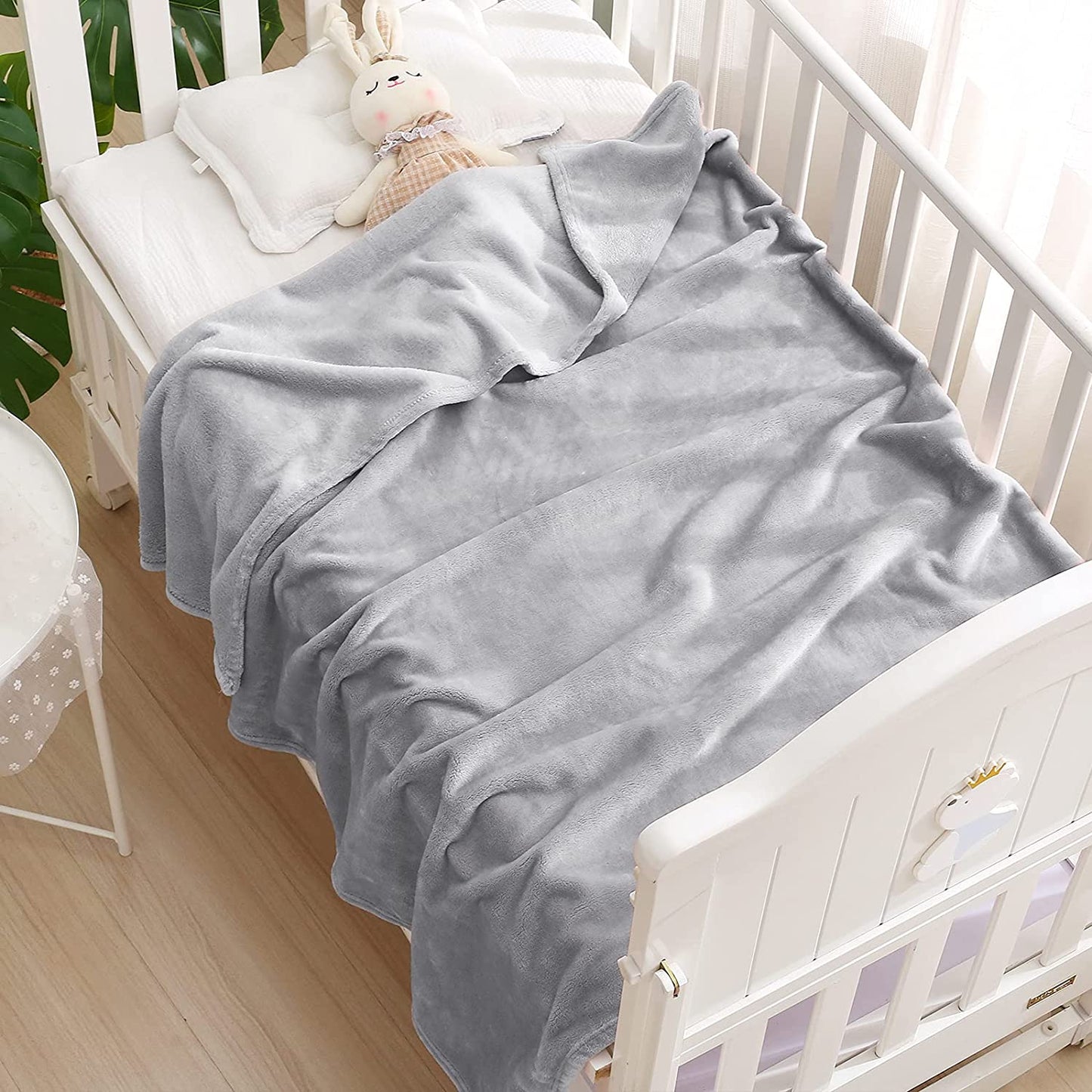 Exclusivo Mezcla Luxury Flannel Velvet Plush Throw Blanket