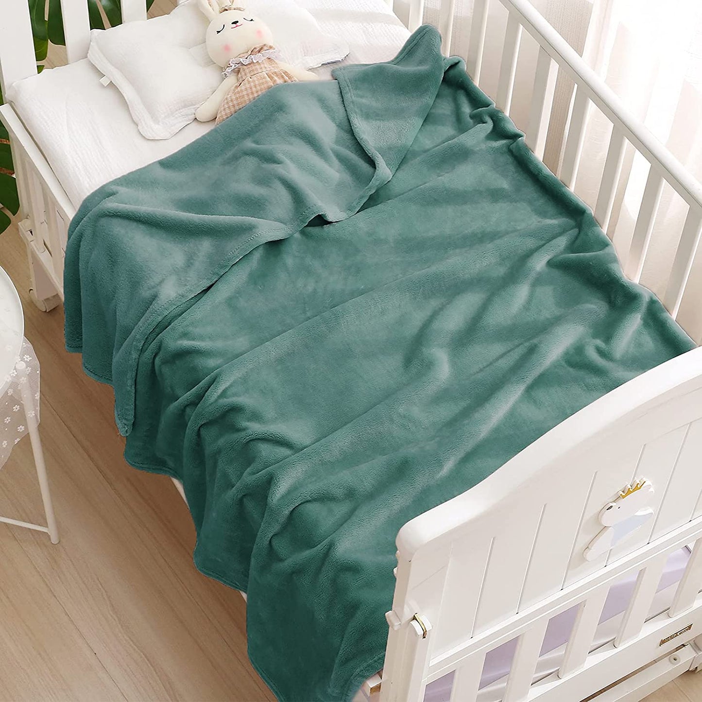 Exclusivo Mezcla Luxury Flannel Velvet Plush Throw Blanket