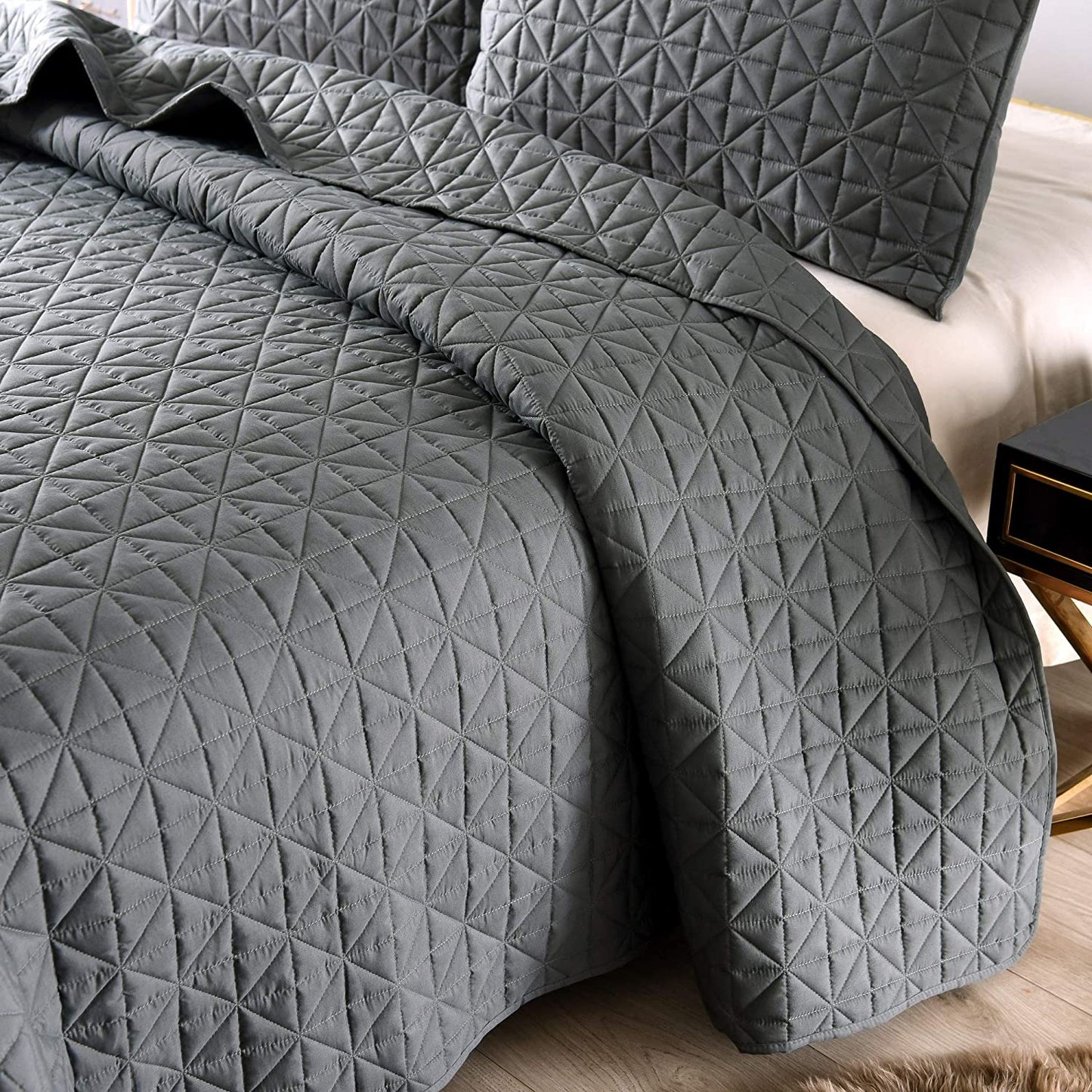 Exclusivo Mezcla 3-Piece King/Queen/Full/Twin Size Quilt Set with Pillow Shams, Grid Quilted Bedspread/Coverlet/Bed Cover -Soft, Lightweight and Reversible