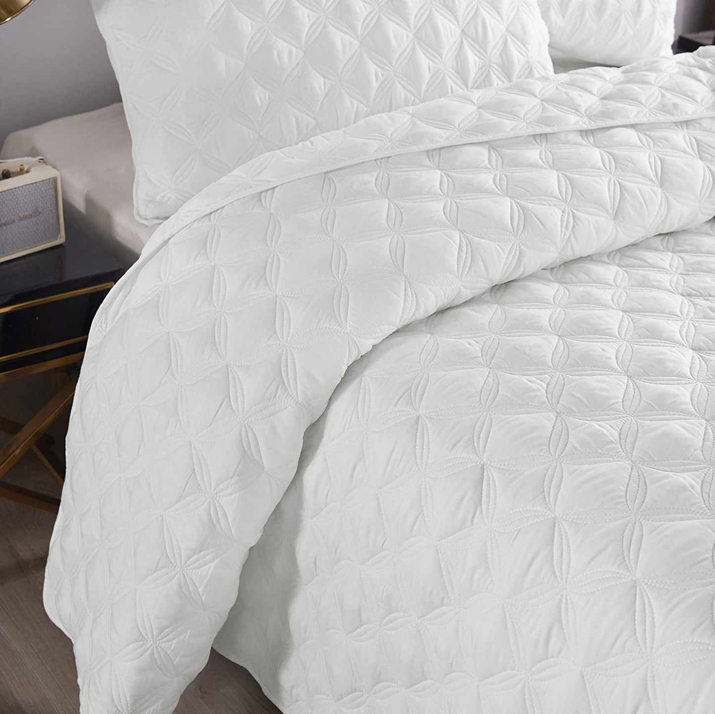 Exclusivo Mezcla 3-Piece King/Queen/Full/Twin Size Quilt Set with Pillow Shams, Ellispe Quilted Bedspread/Coverlet/Bed Cover -Soft, Lightweight and Reversible