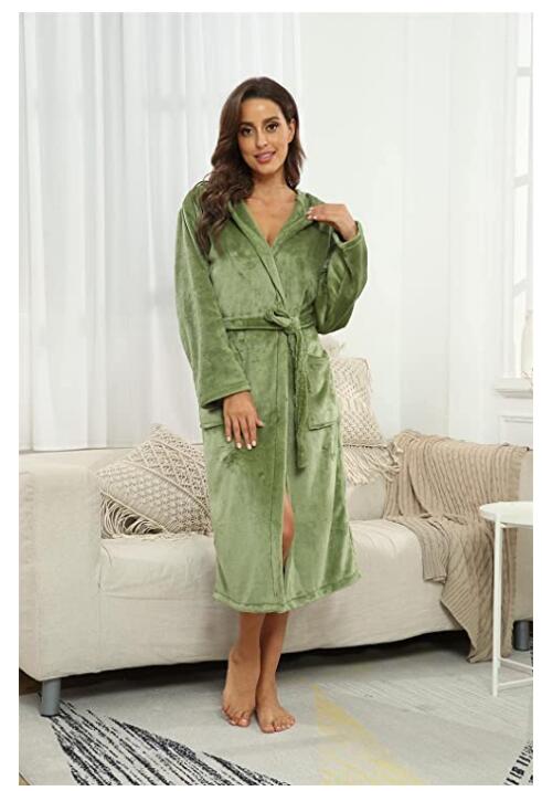 Exclusivo Mezcla Women's Long Hooded Bathrobe Plush Fleece Robe for Christmas Warm Pajamas Shower Nightgown