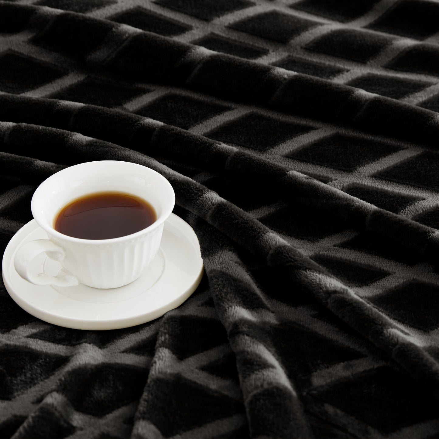 Exclusivo Mezcla Large Soft Throw Blanket for Couch, 50x70 Inches Diamond Geometry Pattern Velvet Fleece Blanket, Cozy, Warm and Lightweight Black Blanket