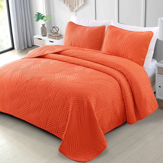 Exclusivo Mezcla California King Quilt Bedding Set, Lightweight Burnt Orange Oversized King Bedspreads Soft Modern Geometric Coverlet Set for All Seasons (1 Quilt and 2 Pillow Shams)