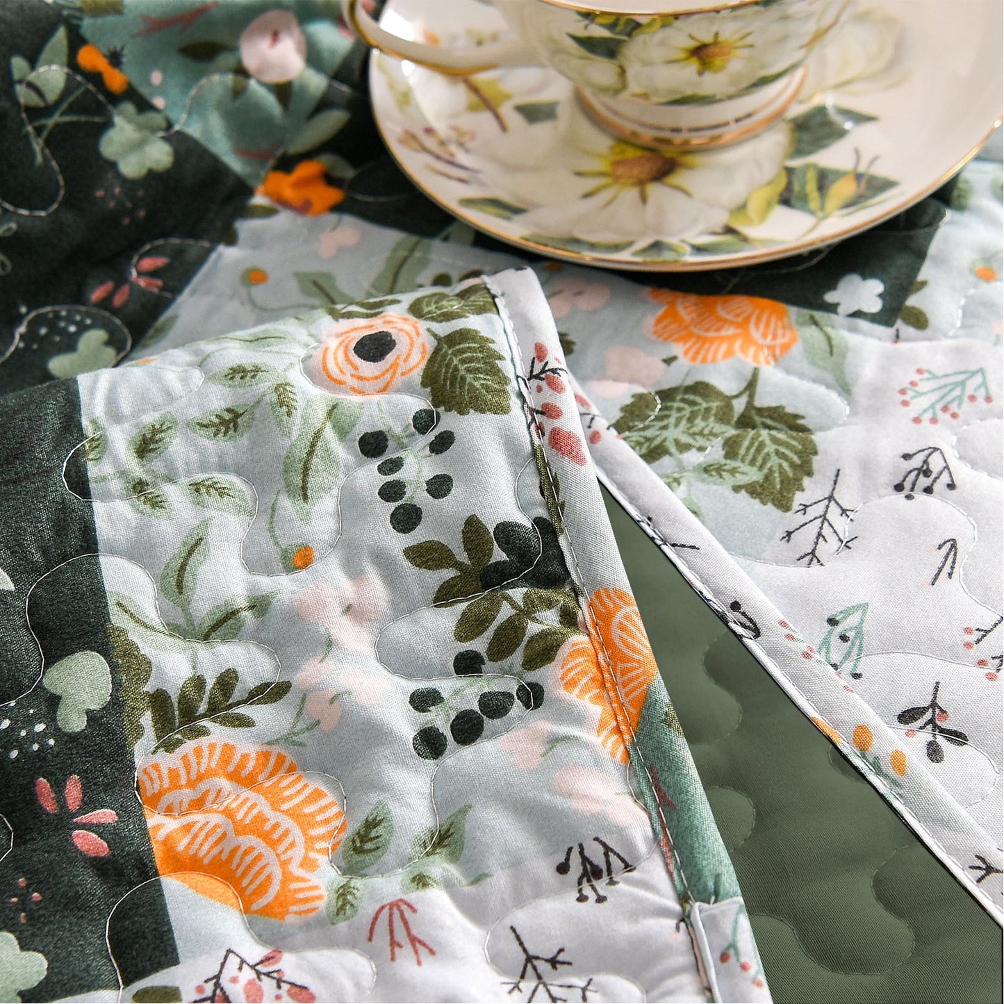 Exclusivo Mezcla Microfiber Boho Patchwork Pattern Quilted Throw Blanket for Bed, Soft and Lightweight Throw Quilt (60"x 80",Green)