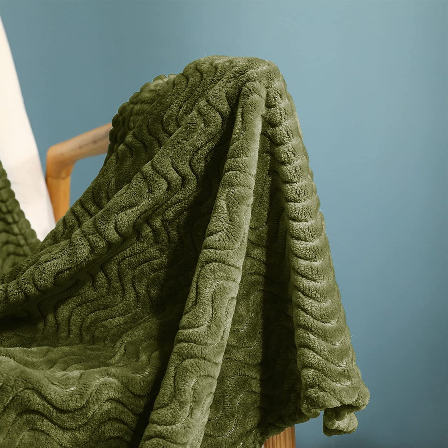 Exclusivo Mezcla Large Flannel Fleece Throw Blanket, 50x70 Inches Soft Jacquard Weave Wave Pattern Blanket for Couch, Cozy, Warm, Lightweight and Decorative Olive Green Blanket