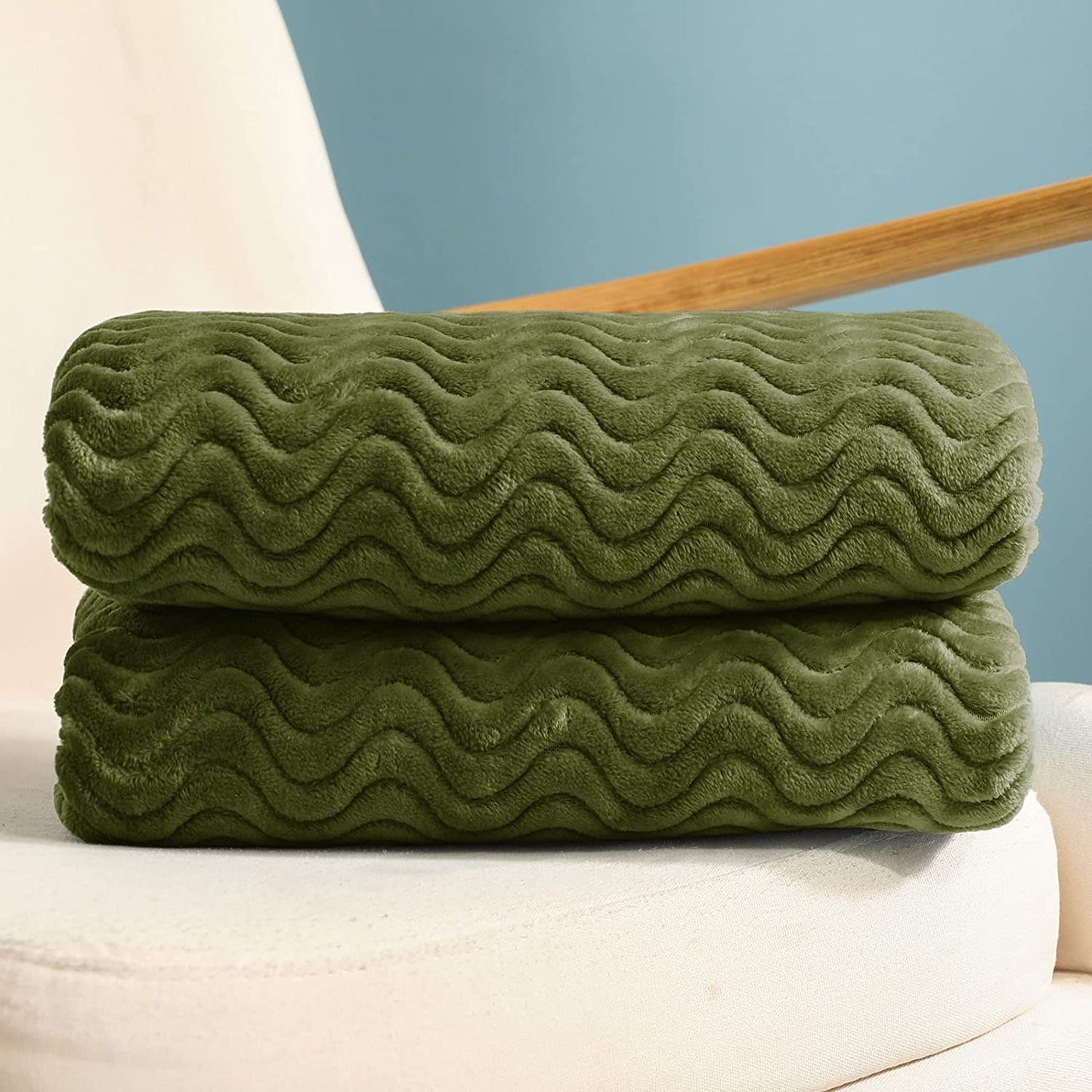 Exclusivo Mezcla Large Flannel Fleece Throw Blanket, 50x70 Inches Soft Jacquard Weave Wave Pattern Blanket for Couch, Cozy, Warm, Lightweight and Decorative Olive Green Blanket