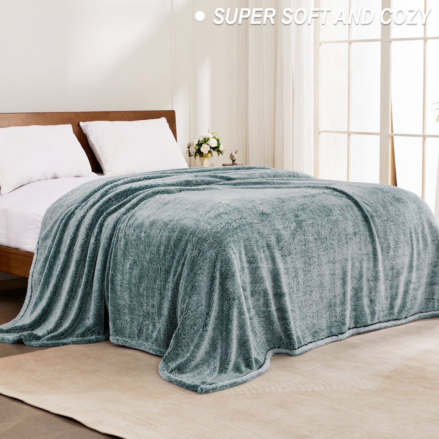 Exclusivo Mezcla Plush Fuzzy Fleece King Size Bed Blanket, Super Soft Fluffy and Thick Blankets for Travel Bed and Couch (Mixed Forest Green, 90x104 inches)