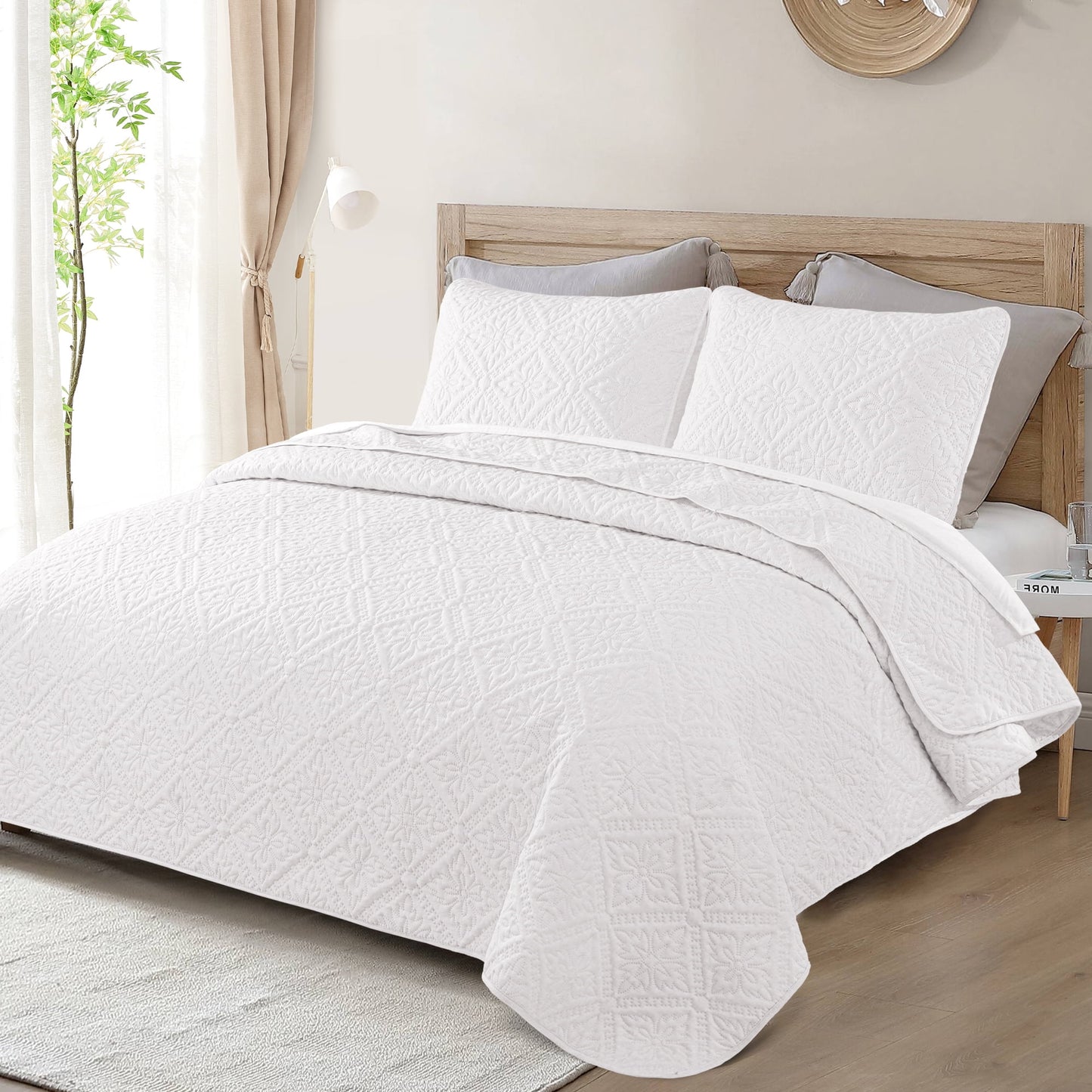 Exclusivo Mezcla King Quilt Bedding Set, Lightweight Soft Bedspreads Coverlets with 2 Pillow Shams, Modern White Oversized Quilts King Size for All Seasons