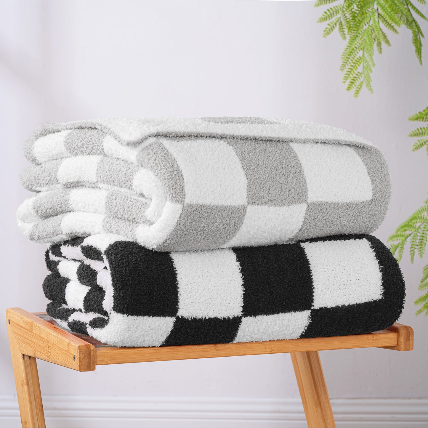 Exclusivo Mezcla Checkered Knit Throw Blanket, Ultra Soft Cozy Fluffy Checkerboard Blankets, Lightweight Fuzzy Plush Throw for Couch and Bed, Black, 50"x60"