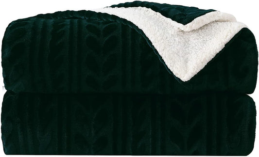 Exclusivo Mezcla 50"x70" Sherpa Fleece Throw Blanket, Reversible Velvet Plush Blankets and Soft Throws for Couch, Sofa, Bed, Super Cozy Thick and Warm, Forest Green
