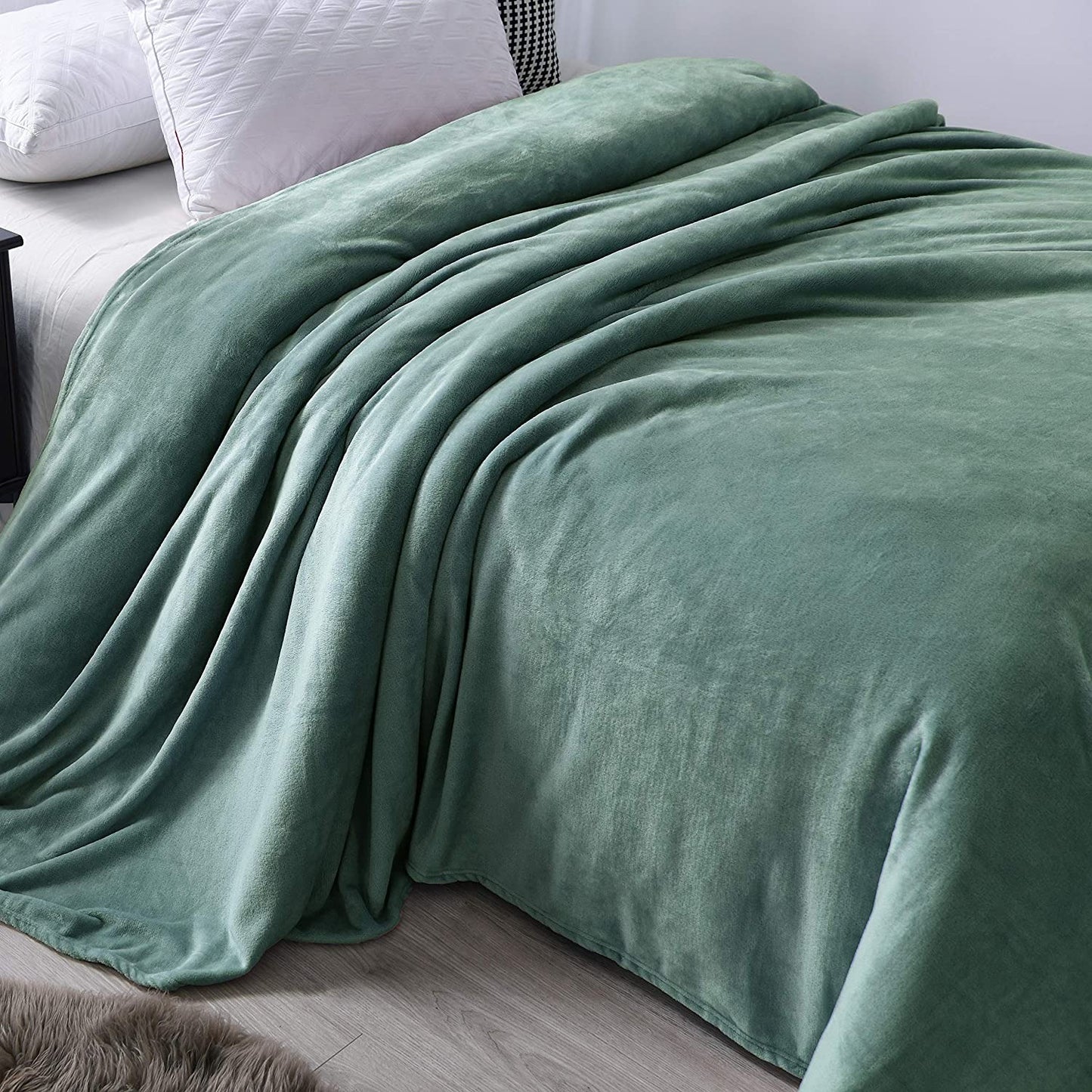 Exclusivo Mezcla King Size Flannel Fleece Velvet Plush Bed Blanket as Bedspread, Coverlet, Bed Cover (90x104 inches, Celadon) Soft, Lightweight, Warm and Cozy