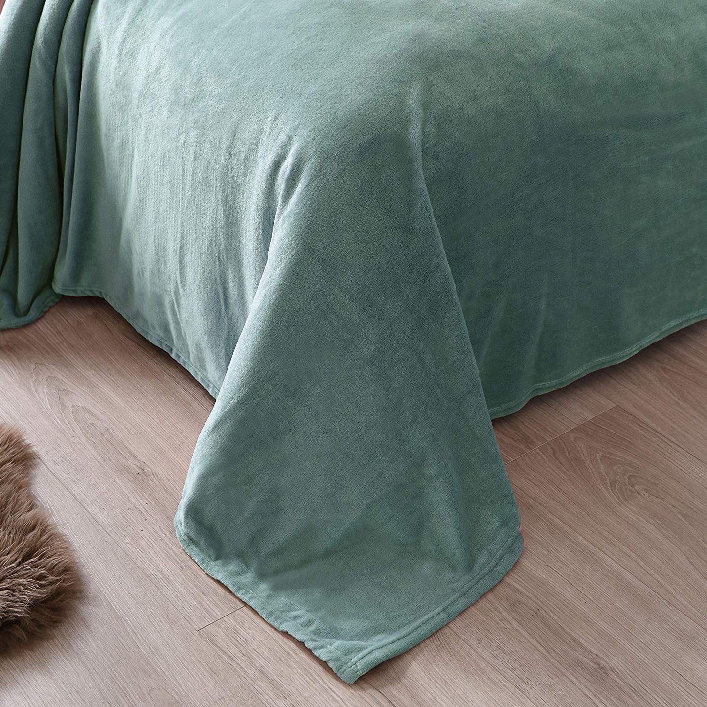 Exclusivo Mezcla King Size Flannel Fleece Velvet Plush Bed Blanket as Bedspread, Coverlet, Bed Cover (90x104 inches, Celadon) Soft, Lightweight, Warm and Cozy