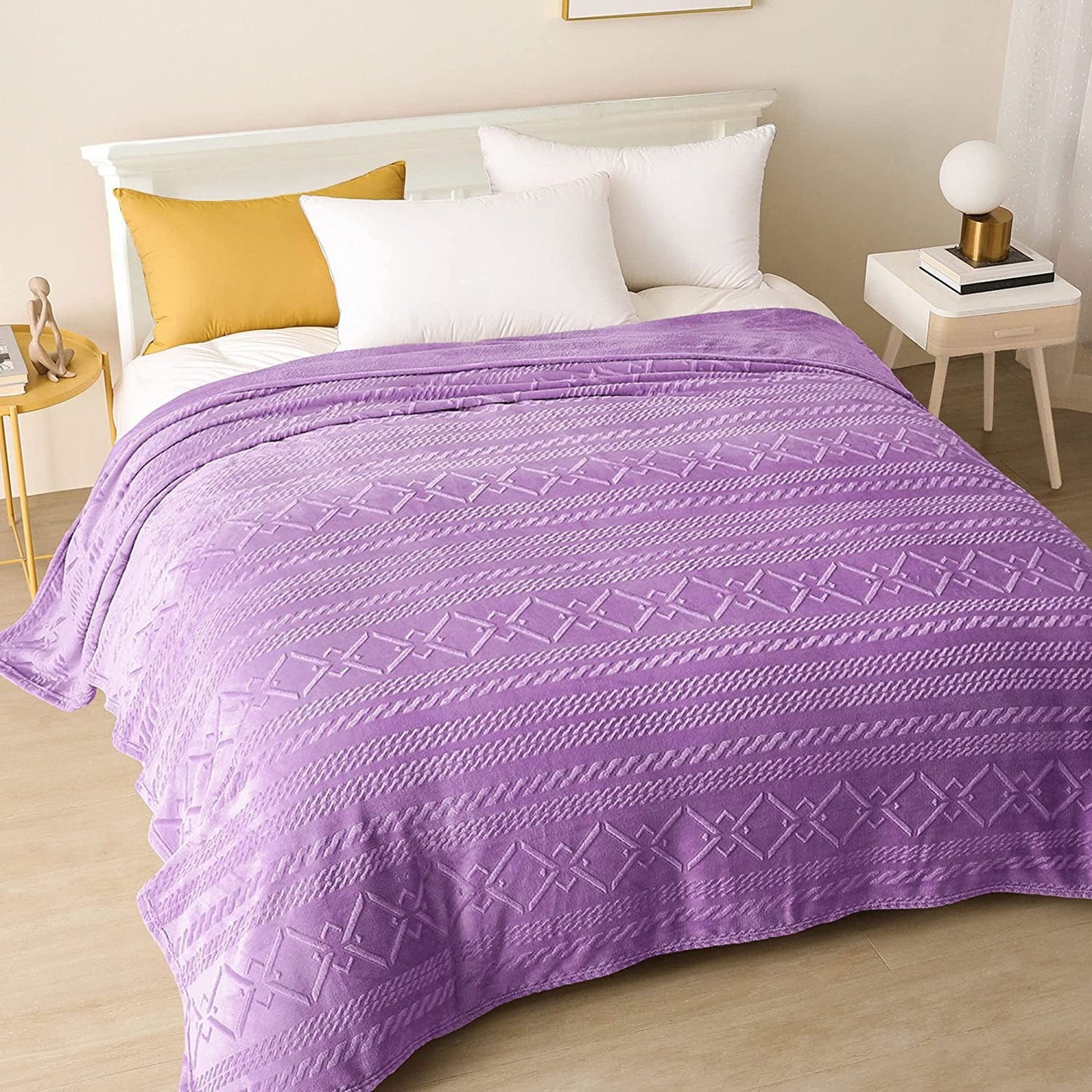 Exclusivo Mezcla King Size Soft Bed Blanket, Warm Fuzzy Luxury Bed Blankets, Decorative Geometry Pattern Plush Throw Blanket for Bed, 90x104 Inches, Lilac Purple