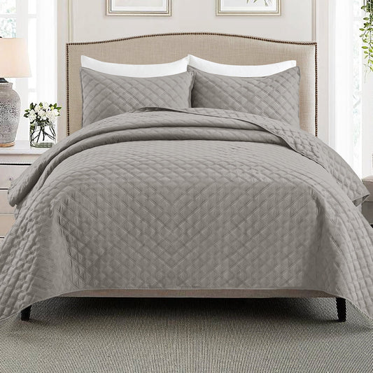 Exclusivo Mezcla 3-Piece Light Gray King Size Quilt Set, Box Pattern Ultrasonic Lightweight and Soft Quilts/Bedspreads/Coverlets/Bedding Set (1 Quilt, 2 Pillow Shams) for All Seasons