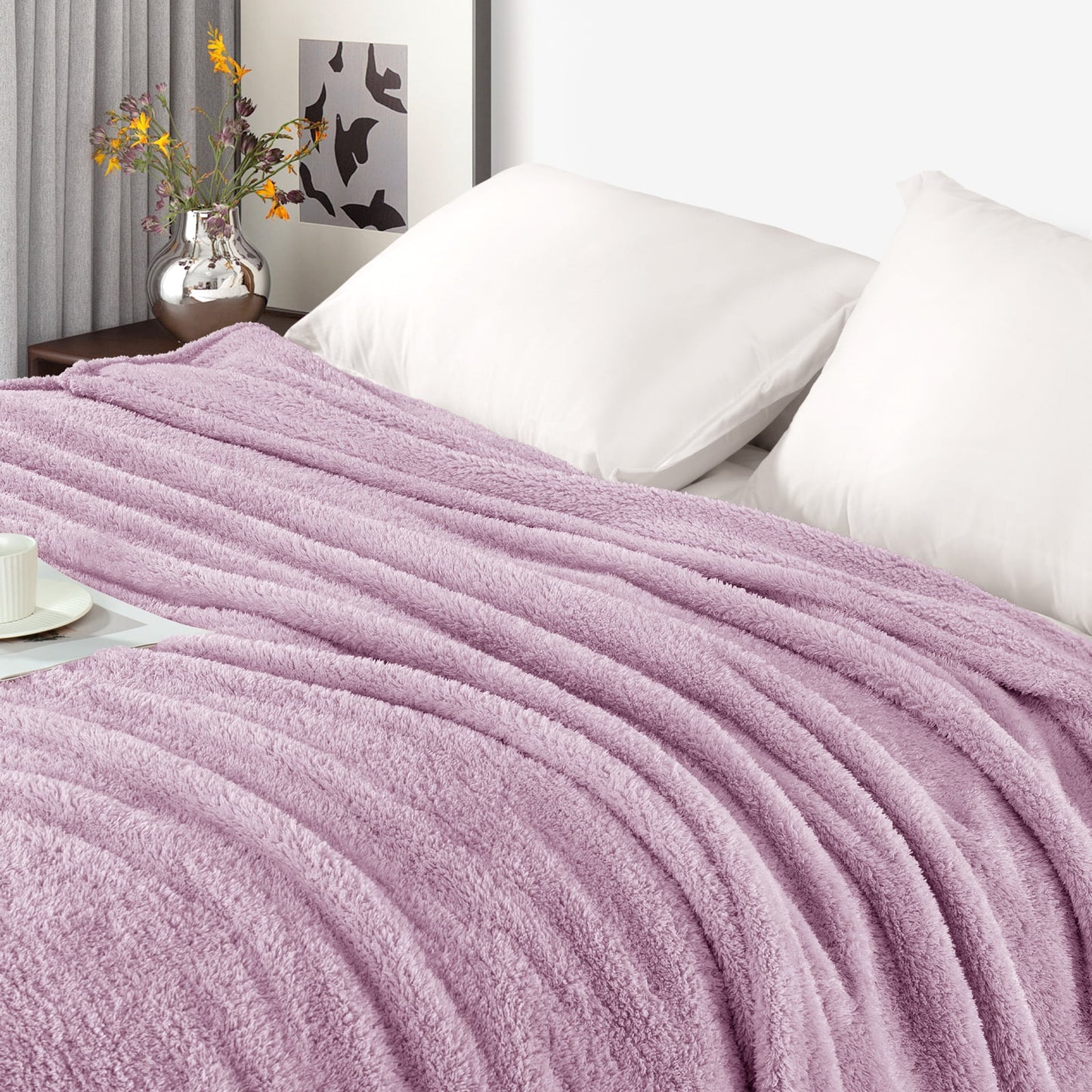 Exclusivo Mezcla Fuzzy Fleece Bed Blanket, Lightweight Fluffy Solid Velvet Blankets Queen Size, Suitable for All Seasons, 90x90 Inches, Light Purple