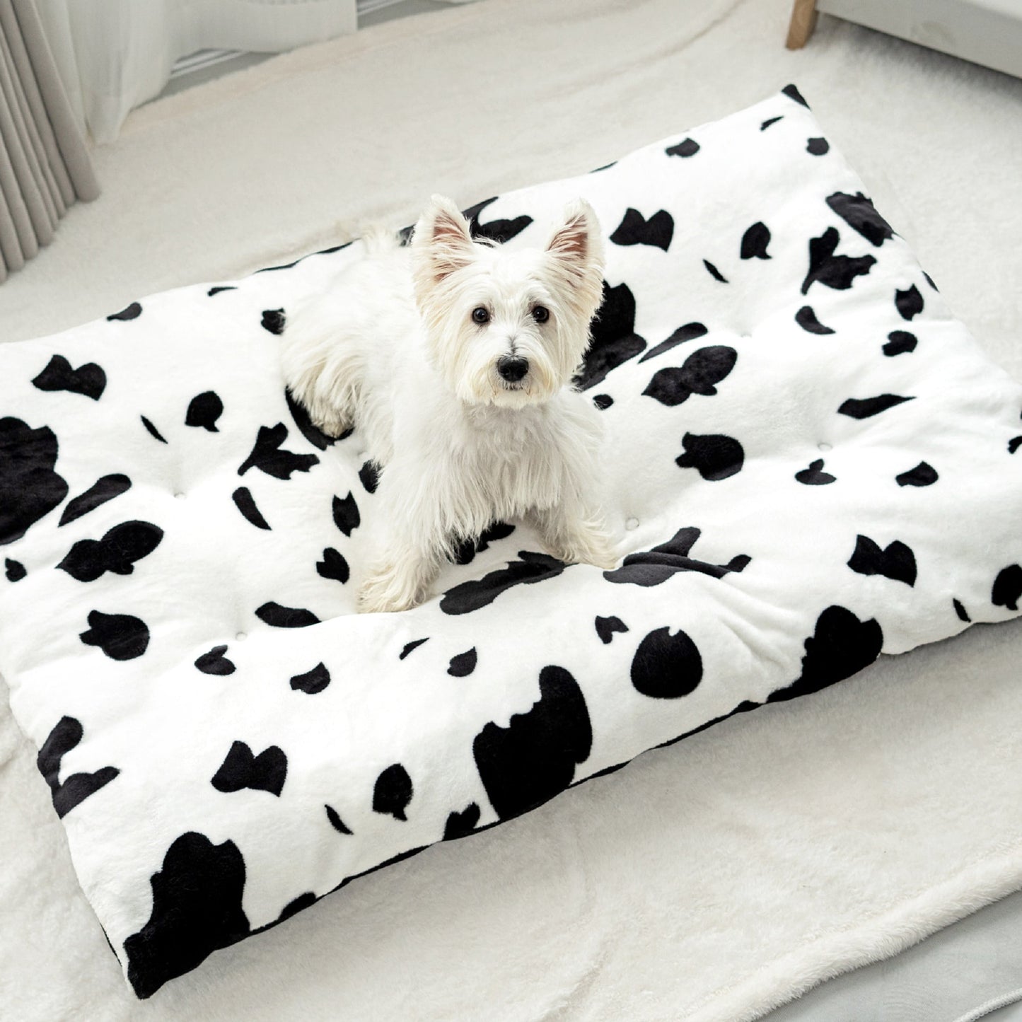 Exclusivo Mezcla Soft Dog Bed Crate Mat for Medium Dogs (32x22x4 in), Flannel Fleece Cow Print Dog Pet Cat Kennel Pad with Anti-Slip Bottom, Machine Washable