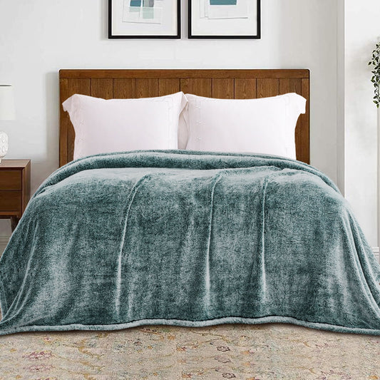 Exclusivo Mezcla Plush Fuzzy Fleece King Size Bed Blanket, Super Soft Fluffy and Thick Blankets for Travel Bed and Couch (Mixed Forest Green, 90x104 inches)