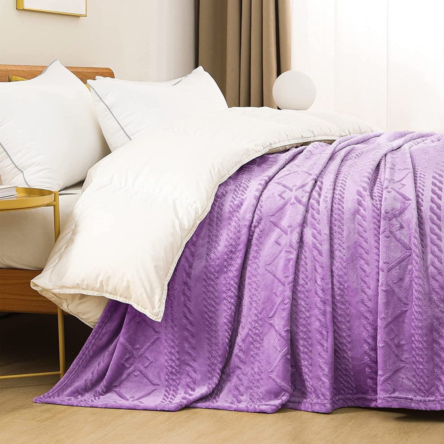 Exclusivo Mezcla King Size Soft Bed Blanket, Warm Fuzzy Luxury Bed Blankets, Decorative Geometry Pattern Plush Throw Blanket for Bed, 90x104 Inches, Lilac Purple