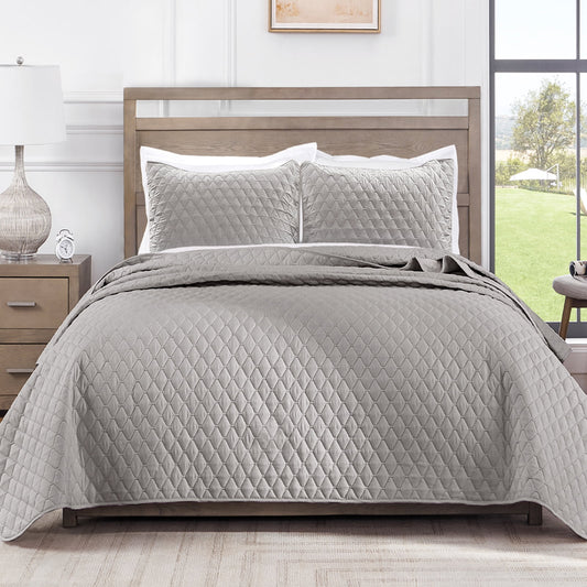 Exclusivo Mezcla Ultrasonic Reversible King Size Quilt Bedding Set with Pillow Shams, Lightweight Quilts King Size, Soft Bedspreads Bed Coverlets for All Seasons - (Light Grey, 104"x96")