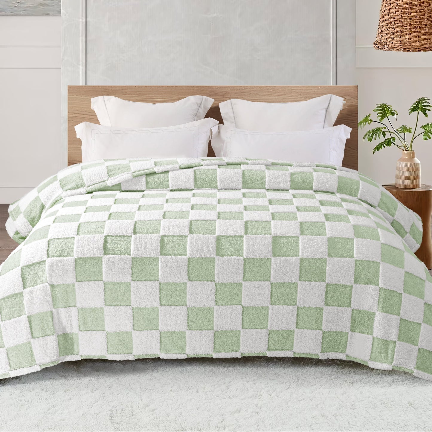 Exclusivo Mezcla Fleece Blanket King Size, Cozy Lightweight Fuzzy Checkered Blanket for Bed, Suitable for All Season, Sage Green, 90" x 104"