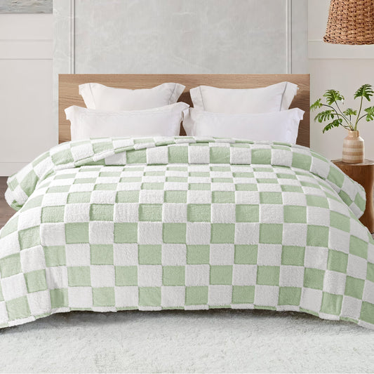 Exclusivo Mezcla Fleece Blanket Queen, Cozy Lightweight Fuzzy Checkered Blanket for Bed, Suitable for All Season, Sage Green, 90" x 90"