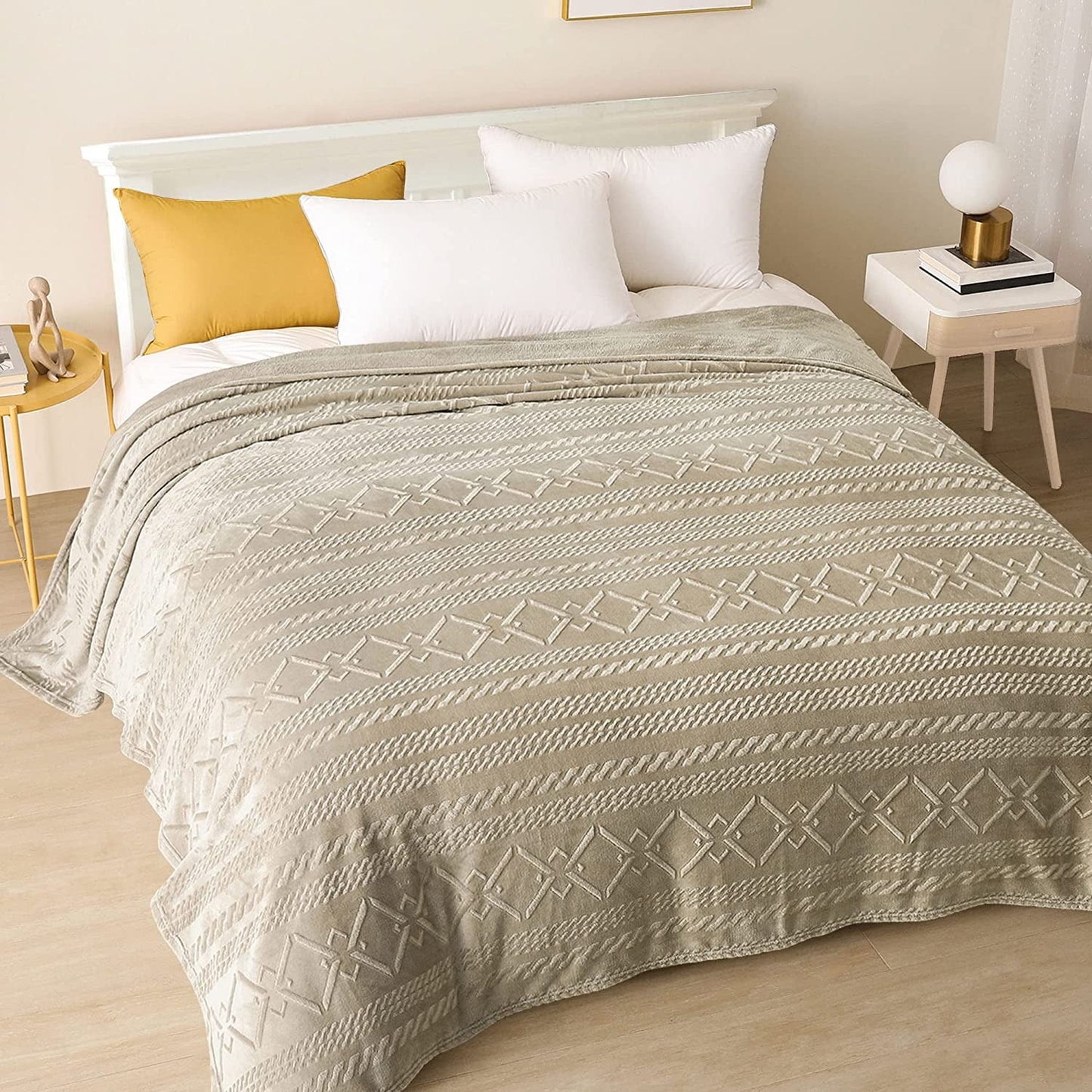 Exclusivo Mezcla Queen Size Soft Bed Blanket, Warm Fuzzy Luxury Bed Blankets, Decorative Geometry Pattern Plush Throw Blanket for Bed, 90x90 Inches, Champagne