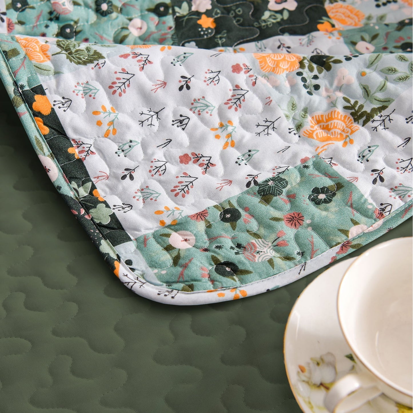 Exclusivo Mezcla Microfiber Boho Patchwork Pattern Quilted Throw Blanket for Bed, Soft and Lightweight Throw Quilt (60"x 80",Green)