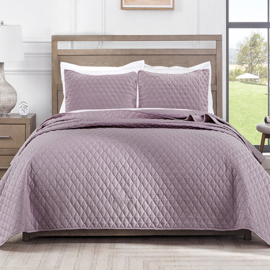 Exclusivo Mezcla California King Quilt Bedding Set with Pillow Shams, Lightweight Quilts Cal Oversized King Size, Soft Bedspreads Bed Coverlets for All Seasons - (Lilac Ash, 112"x104")