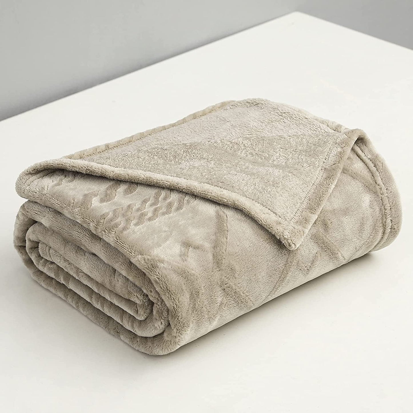 Exclusivo Mezcla Soft Throw Blanket, Large Fuzzy Fleece Blanket, Decorative Geometry Pattern Plush Throw Blanket for Couch/Sofa/Bed, 50x60 Inches, Champagne
