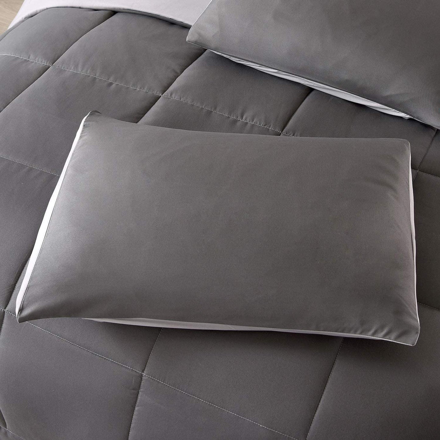 Exclusivo Mezcla Lightweight Reversible 2-Piece Comforter Set All Seasons, Down Alternative Comforter with 1 Pillow Sham, Twin Size, Grey