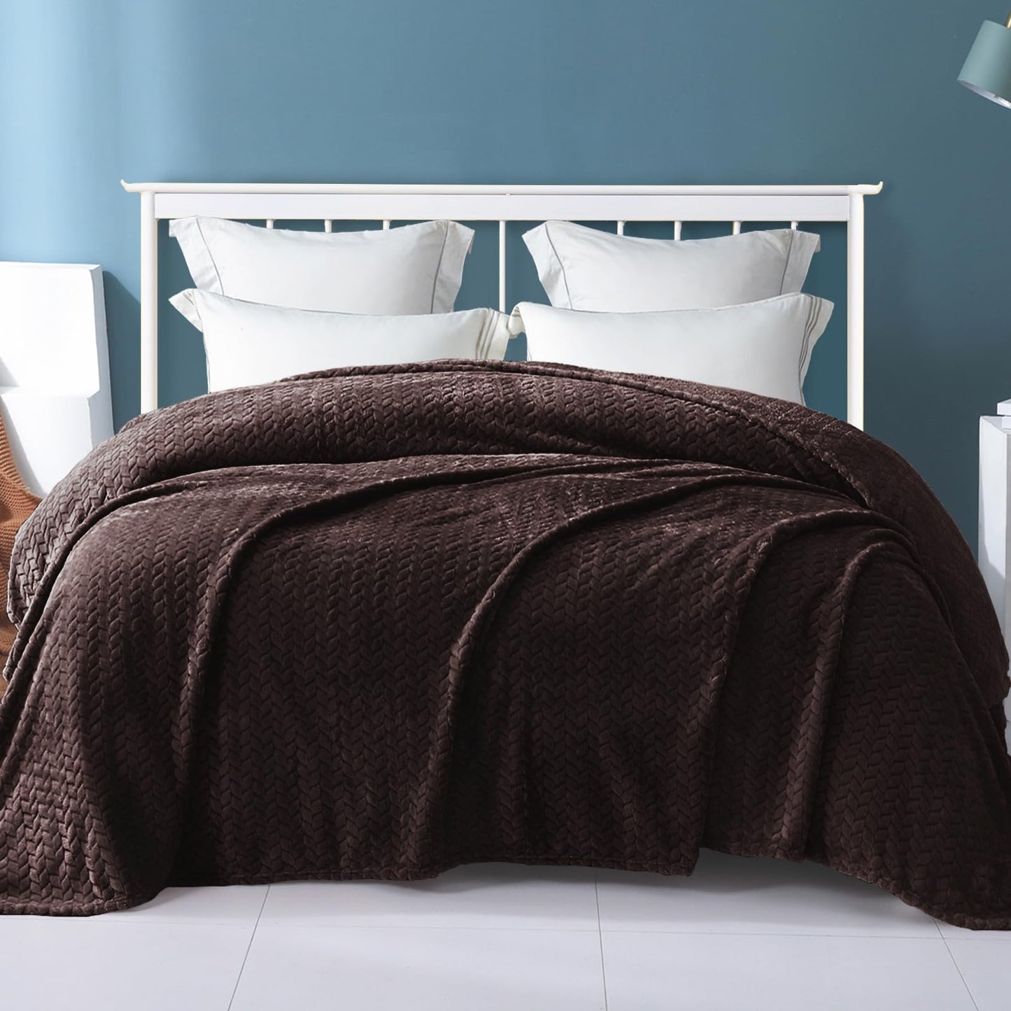 Exclusivo Mezcla Fleece Queen Size Blanket for Bed, 90x90 Inches Soft Cozy Jacquard Flannel Blankets, Lightweight Fuzzy Plush Warm for Women, Coffee