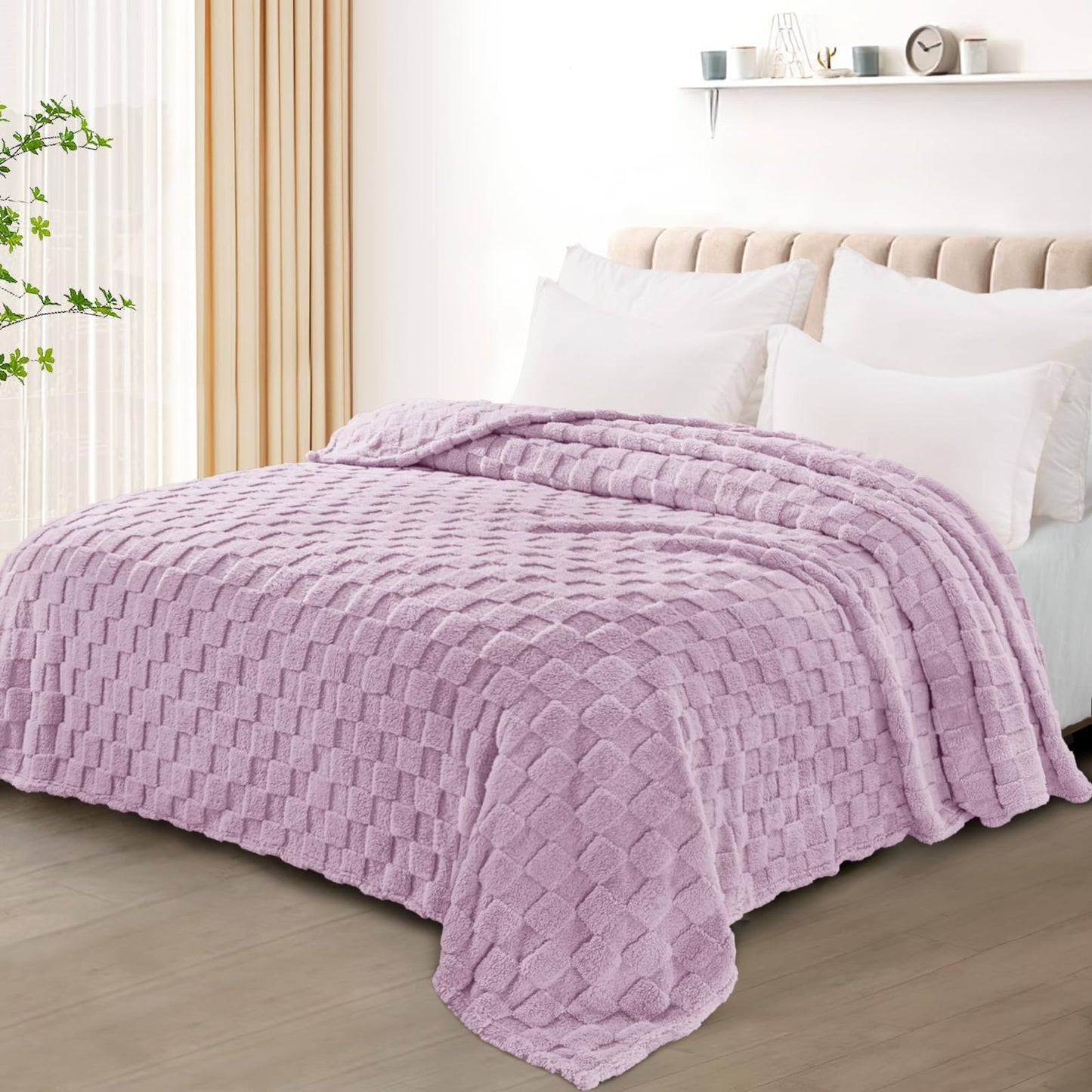 Exclusivo Mezcla Twin Size Flannel Fleece Blanket, Super Soft Warm Lightweight Checkered Pattern Blanket for All Seasons, Light Purple, 60"x80"