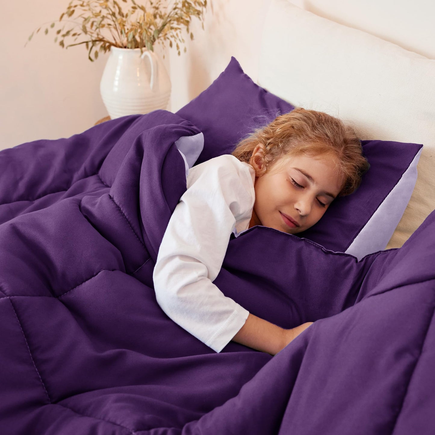Exclusivo Mezcla Lightweight Reversible 3-Piece Comforter Set All Seasons, Down Alternative Comforter with 2 Pillow Shams, Oversized King Size, Deep Purple/ Lilac