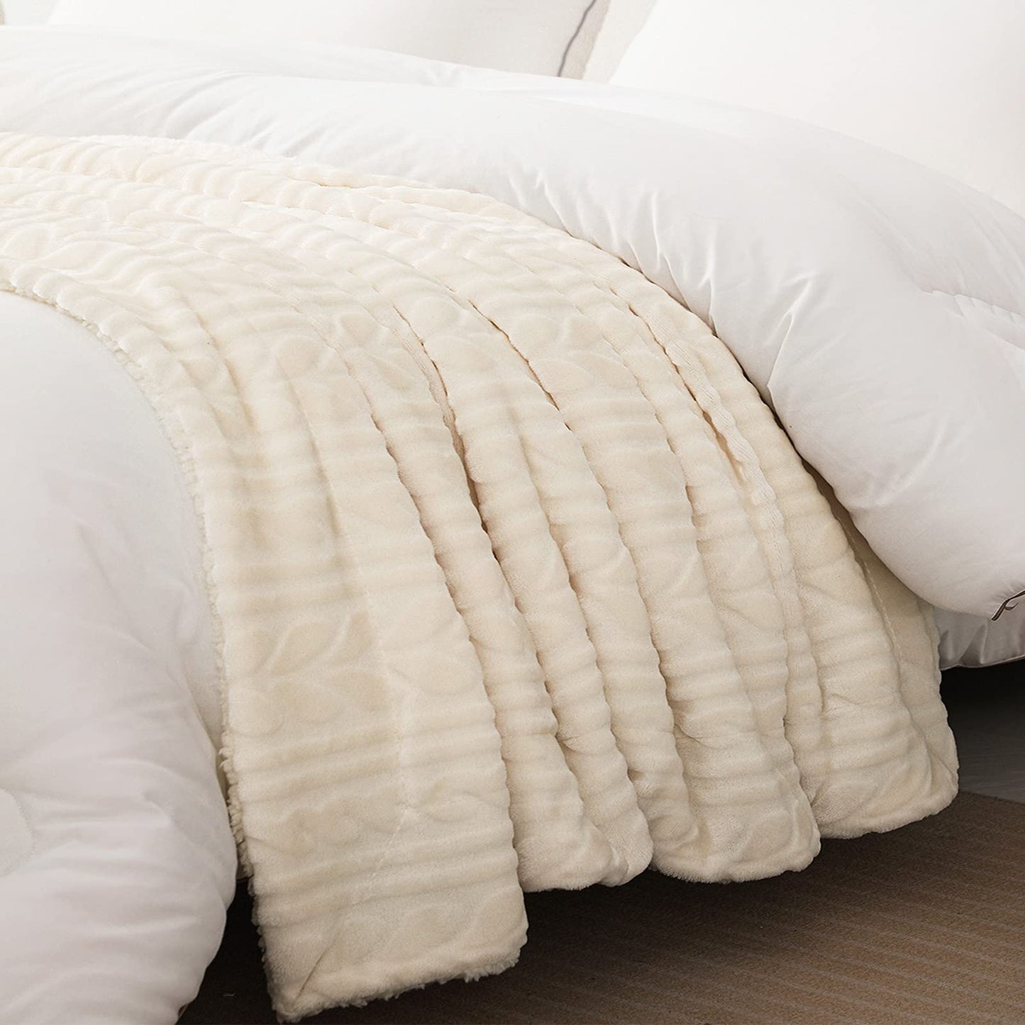 Exclusivo Mezcla Sherpa Fleece Throw Blanket, Reversible Velvet Plush Blankets and Soft Throws for Couch, Sofa, 50x70 Inches, Ivory