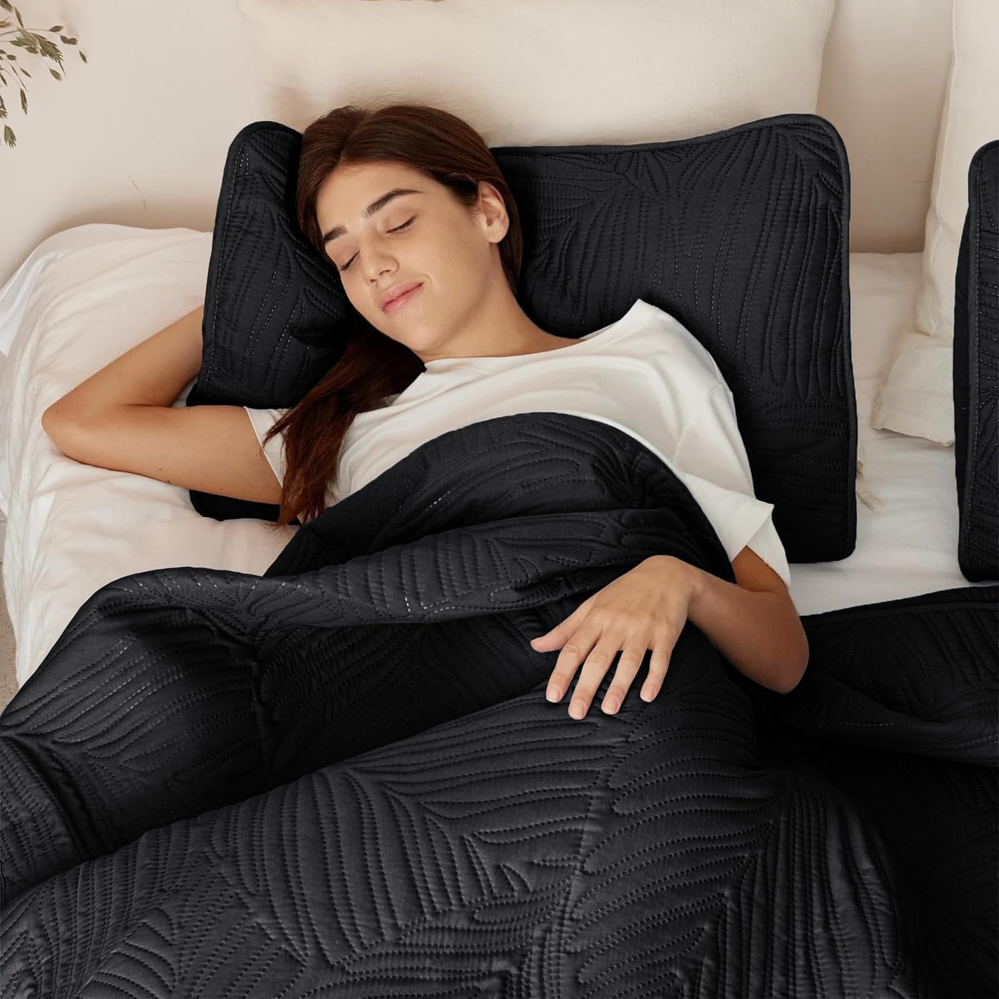 Exclusivo Mezcla Twin Quilt Bedding Set, Lightweight Black Quilts Twin Size for All Seasons, Soft Microfiber Bedspreads Coverlets Bed Cover with Leaf Pattern, 2 Piece
