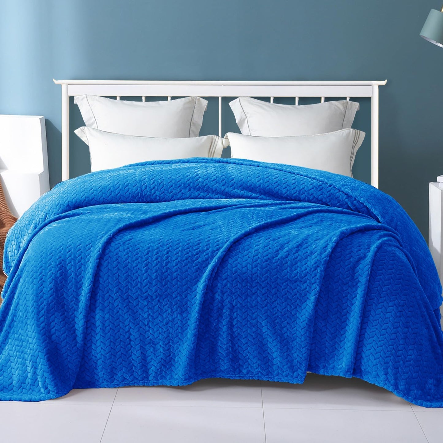 Exclusivo Mezcla Fleece King Size Blanket for Bed, 90x104 Inches Soft Cozy Jacquard Flannel Blankets, Lightweight Fuzzy Plush Warm for Women, Cobalt Blue