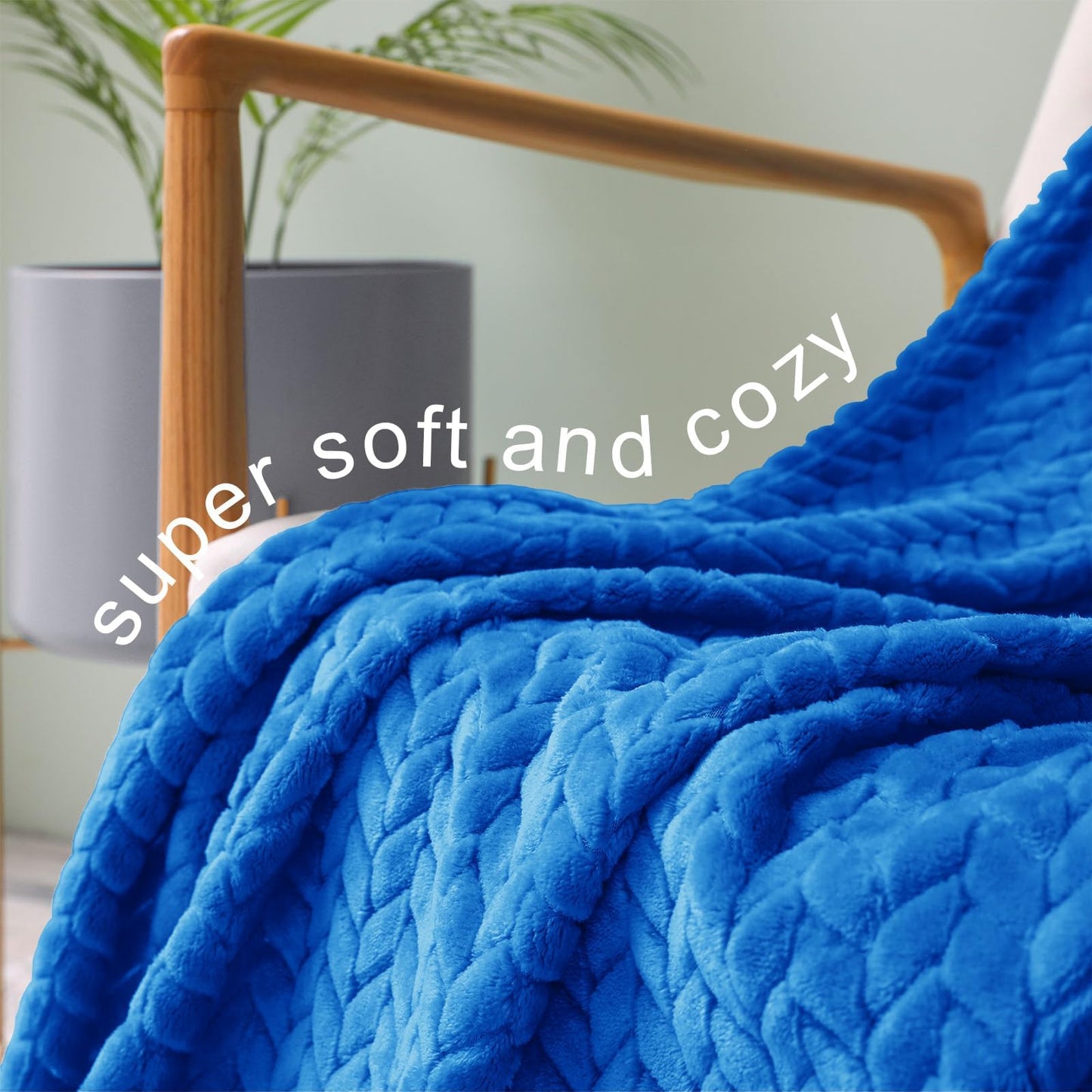 Exclusivo Mezcla Fleece King Size Blanket for Bed, 90x104 Inches Soft Cozy Jacquard Flannel Blankets, Lightweight Fuzzy Plush Warm for Women, Cobalt Blue