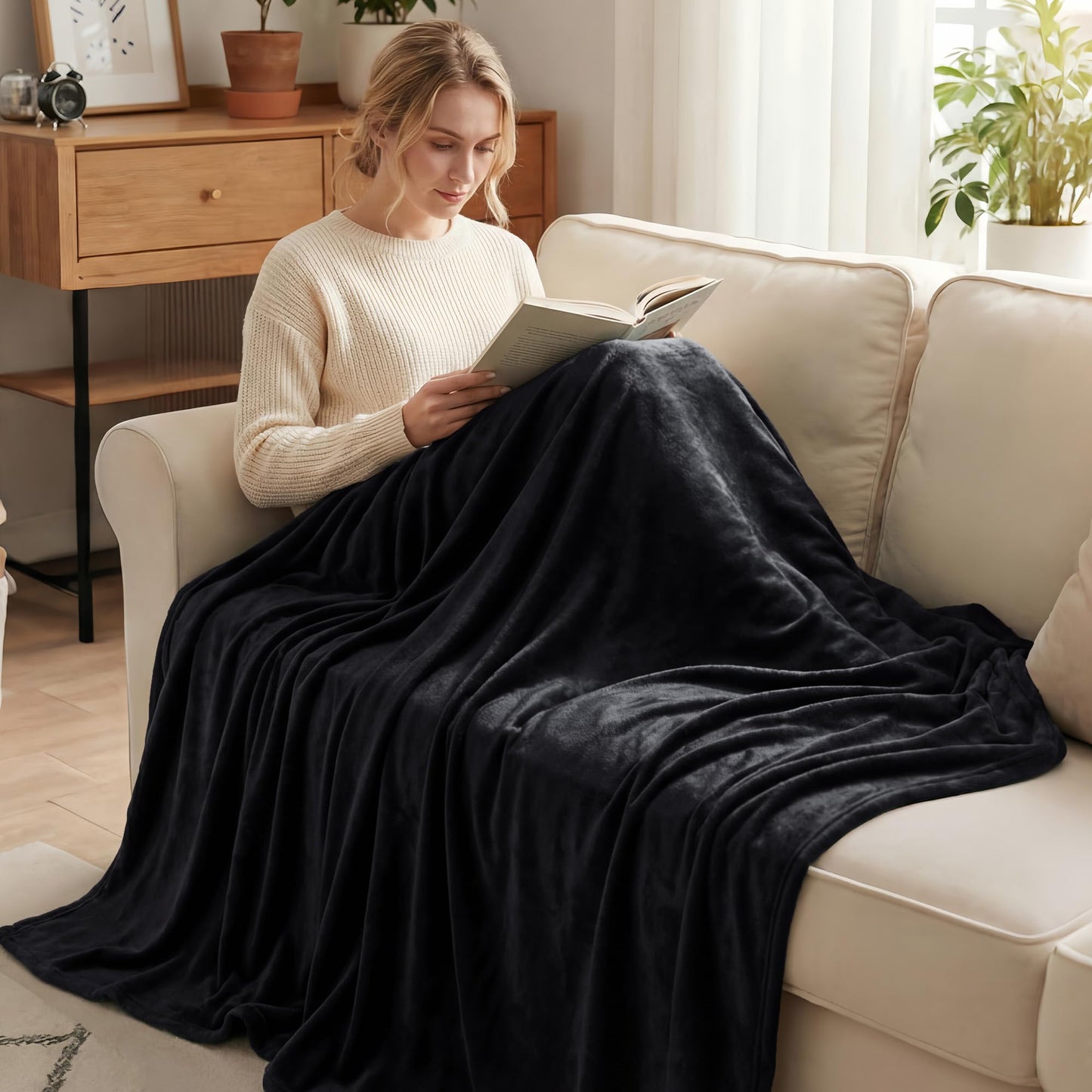 Exclusivo Mezcla Twin Size Velvet Flannel Fleece Plush Queen Size Bed Blanket as Bedspread/Coverlet/Bed Cover (90" x 66", Black) - Soft, Lightweight, Warm and Cozy