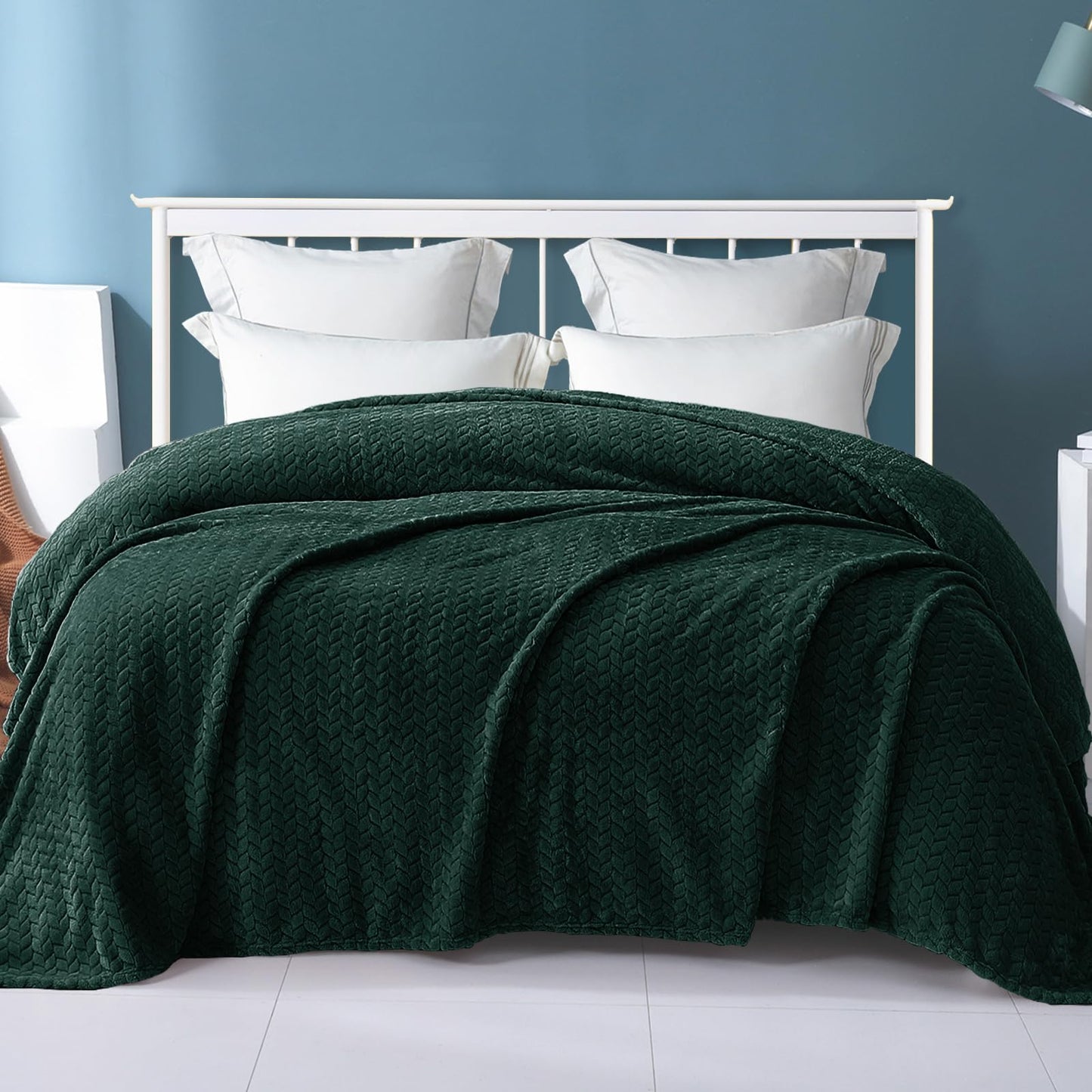 Exclusivo Mezcla Fleece Twin Size Blanket for Bed, 60x80 Inches Soft Cozy Jacquard Flannel Blankets, Lightweight Fuzzy Plush Warm for Women, Forest Green